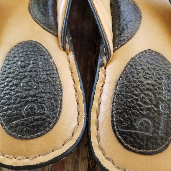 BØC (Born) leather flip flop slide sandals,with cushioned footbed in EUC - Picture 7 of 10
